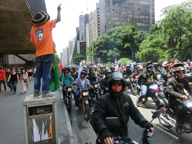 motoprotest2.jpg